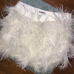 Express feather skirt